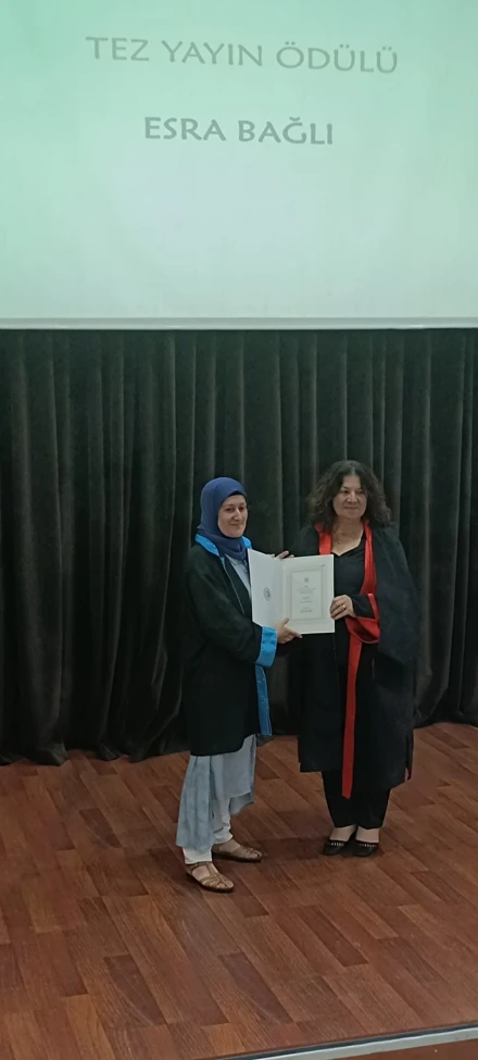 Sağlık Bilimleri Enstitüsü Tarafından Düzenlenen Mezuniyet ve Başarı Ödülleri Töreninde Ödül Alan Öğretim Üyemiz